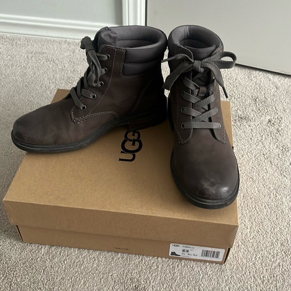 UGG Harrison Lace boots 8.5 - Picture 5 of 6